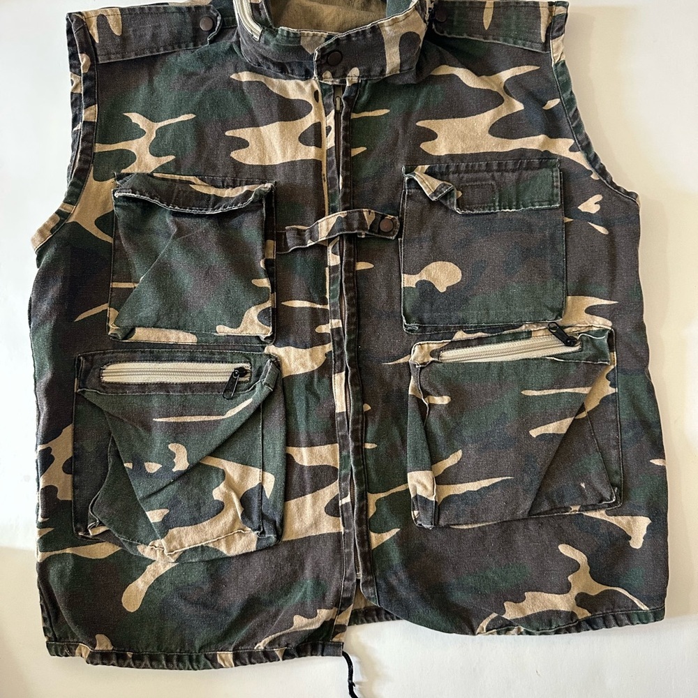 Green and Brown Camouflage Hooded Vest - Picture 4 of 6